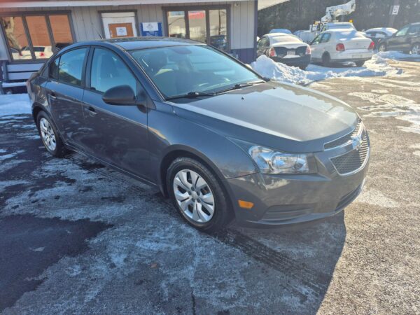 2013 Chevrolet Cruze LS - Image 11