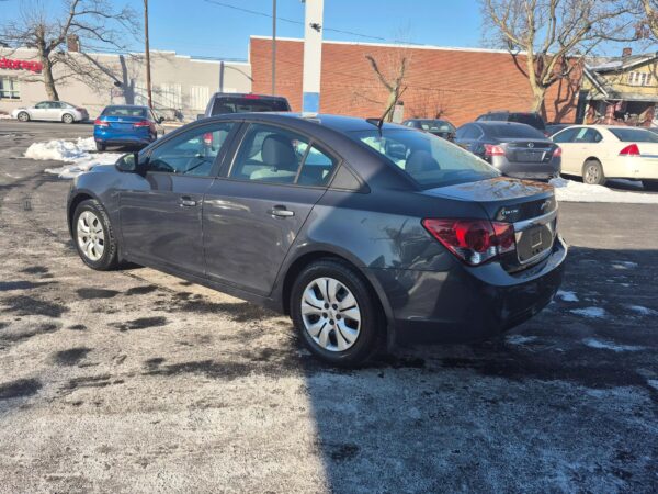 2013 Chevrolet Cruze LS - Image 8