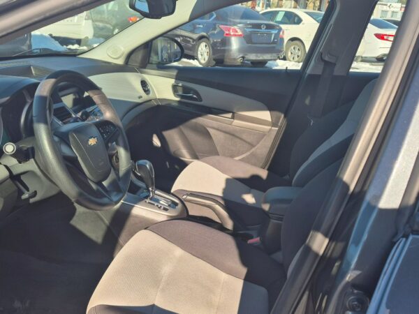 2013 Chevrolet Cruze LS - Image 6
