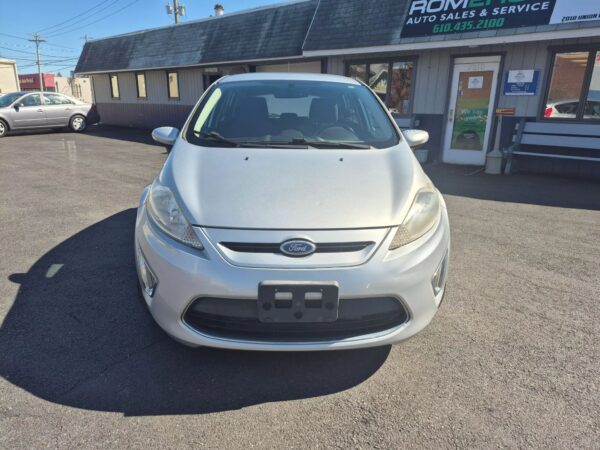 2011 Ford Fiesta SES - Image 12