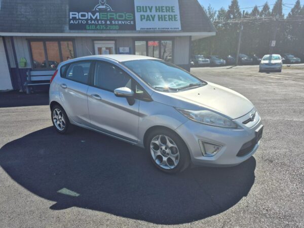 2011 Ford Fiesta SES - Image 11