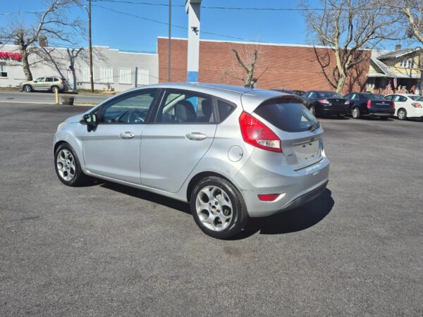 2011 Ford Fiesta SES - Image 7