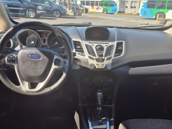 2011 Ford Fiesta SES - Image 5