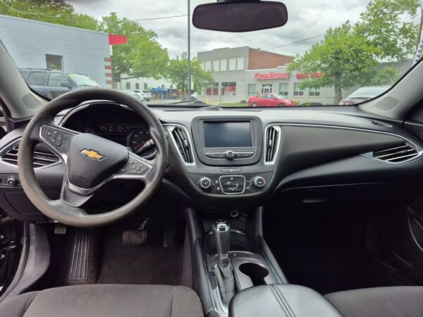 2018 Chevy Malibu LT - Image 4